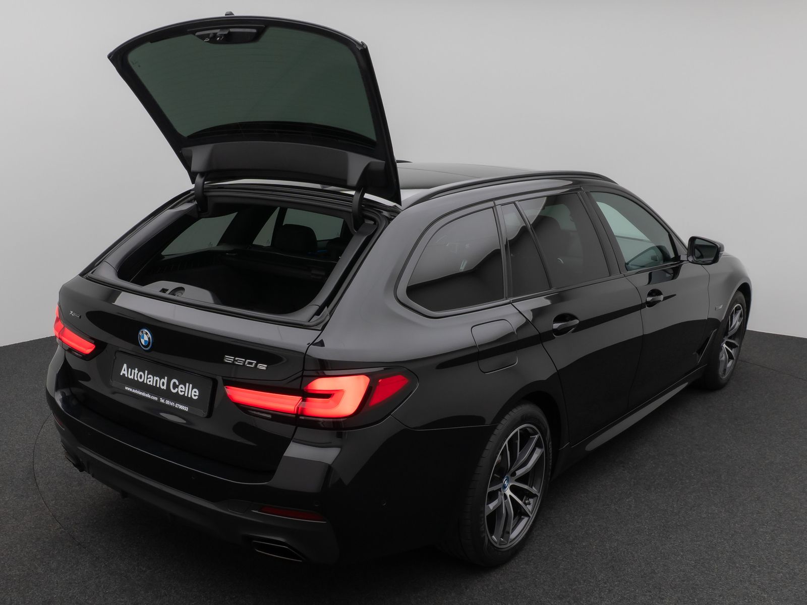 Fahrzeugabbildung BMW 530e xD M Sport Panorama HUD DAB H/K PDC AHK