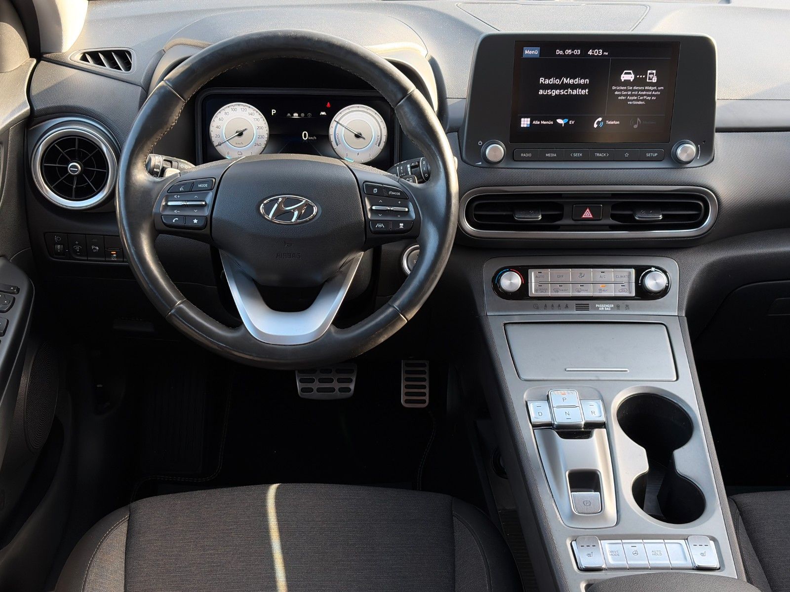 Fahrzeugabbildung Hyundai KONA E Select ACC PDC LFA LKA SHZ LHZ CarPlay