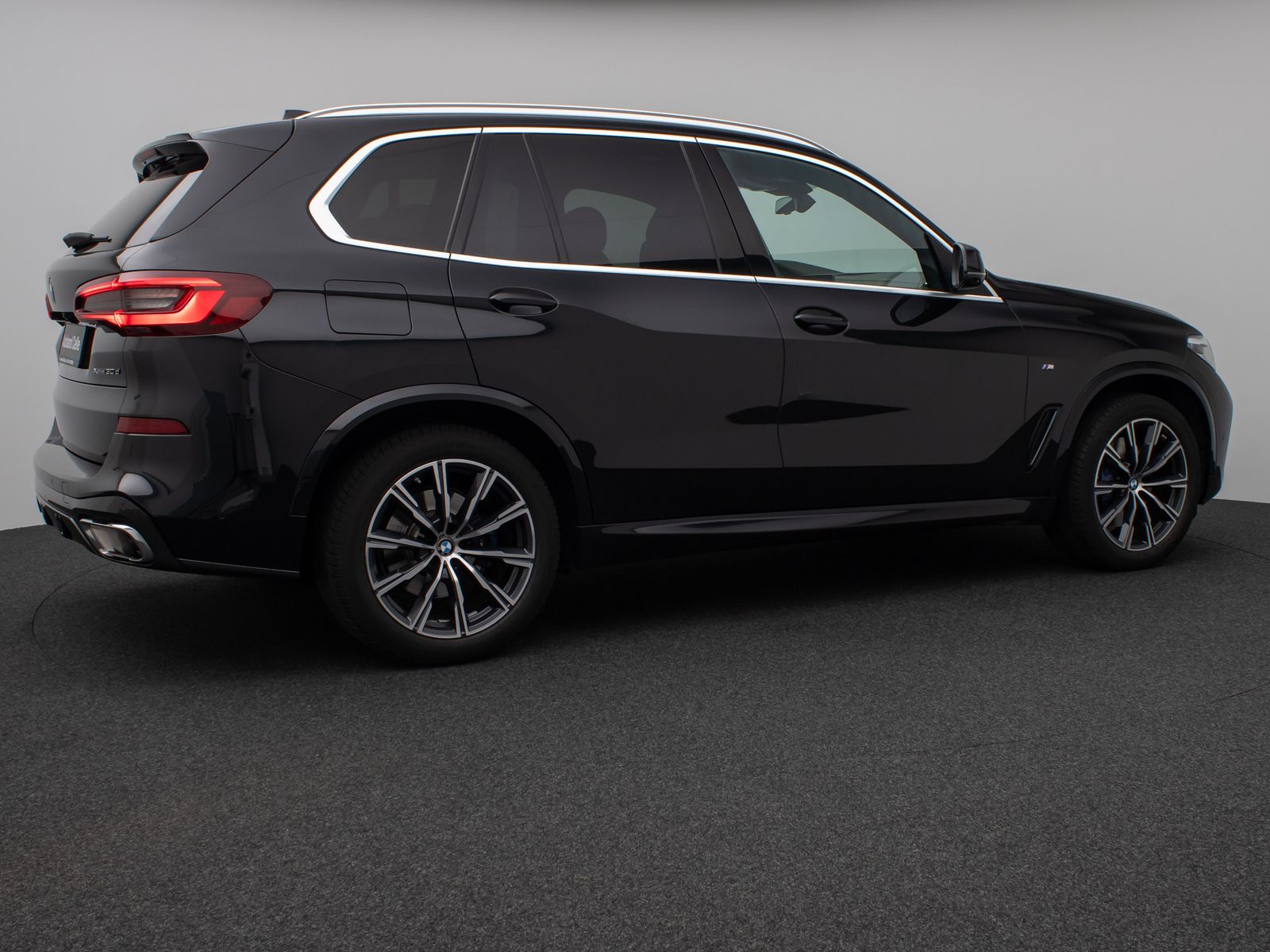 Fahrzeugabbildung BMW X5 xD30d M Sport Panorama 360°HUD HiFi Komfort