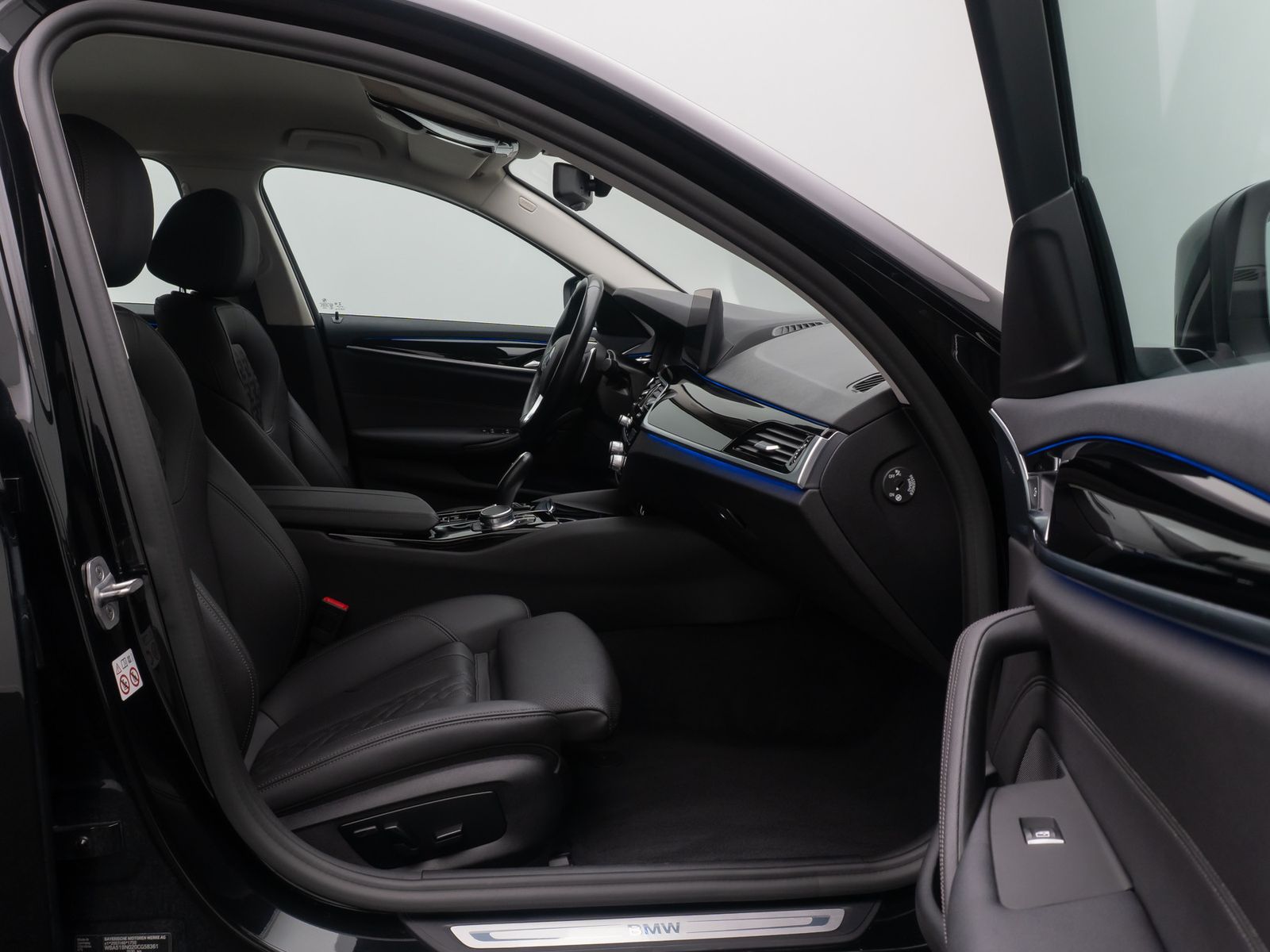 Fahrzeugabbildung BMW 520d xD Sportsitz AHK Alarm DAB Kamera 4xKlima