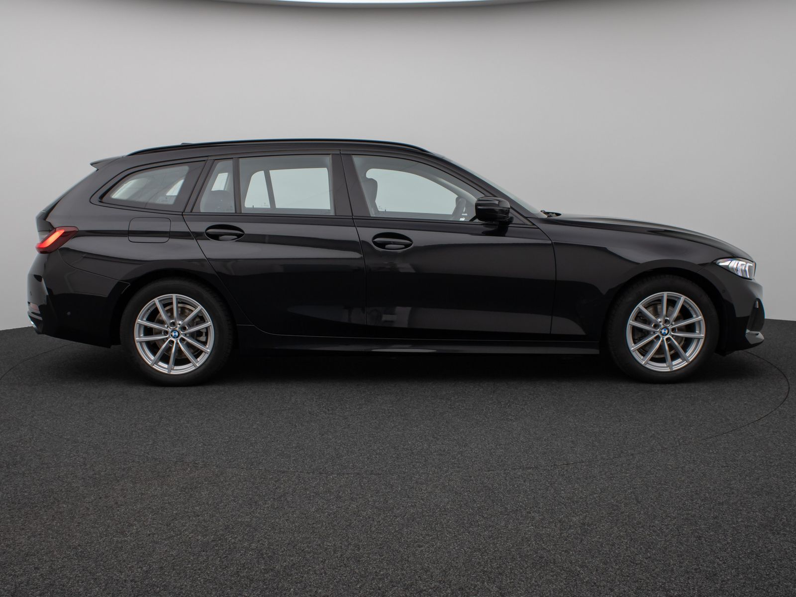 Fahrzeugabbildung BMW 320d Kamera DAB Sportlenkrad Komfort AHK Alarm