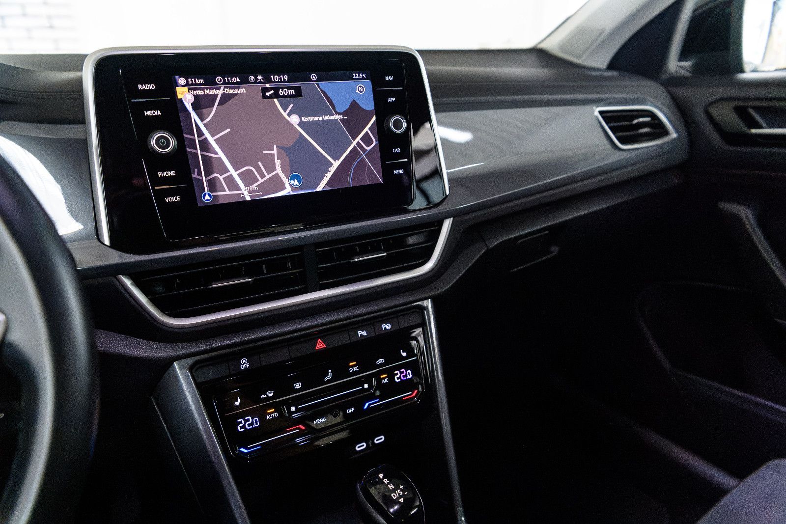 Fahrzeugabbildung Volkswagen T-Roc Style 1.5l TSI DSG +Navi +AHK +ACC +LED