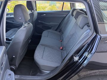 Volkswagen Golf - 8