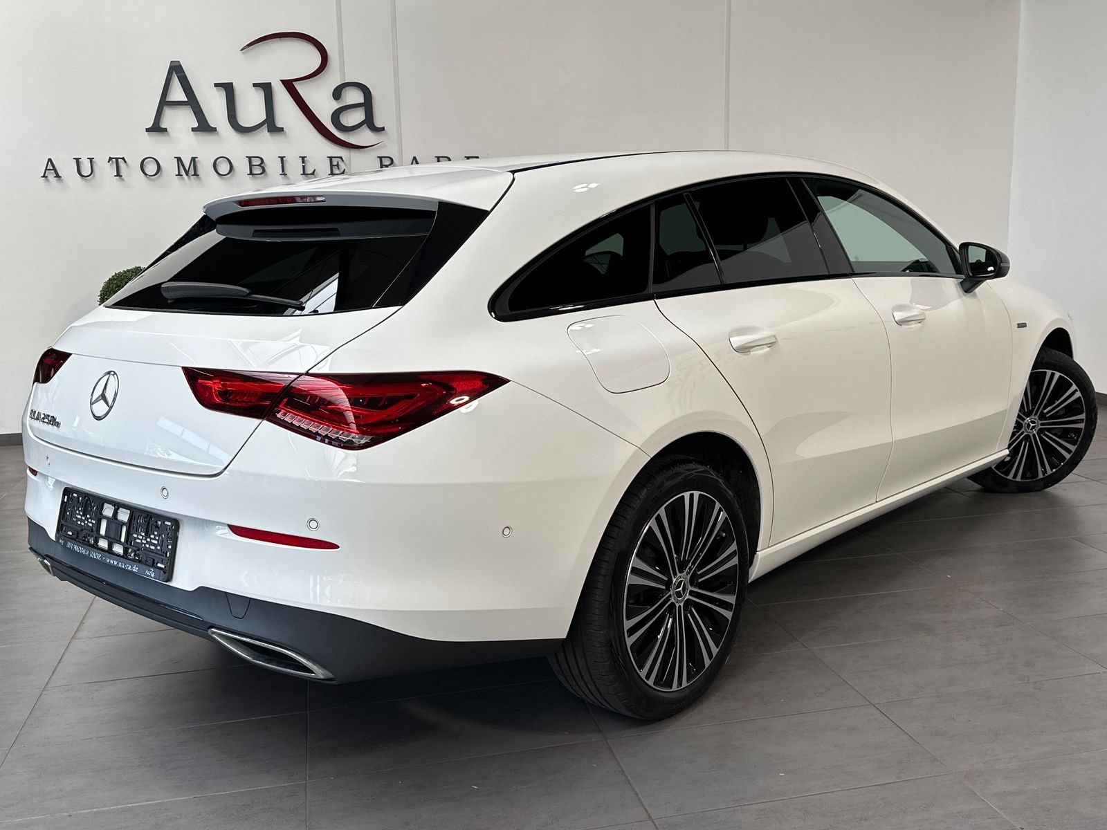 Fahrzeugabbildung Mercedes-Benz CLA 250 Shooting Brake e Night-Paket NAV+LED+AHK