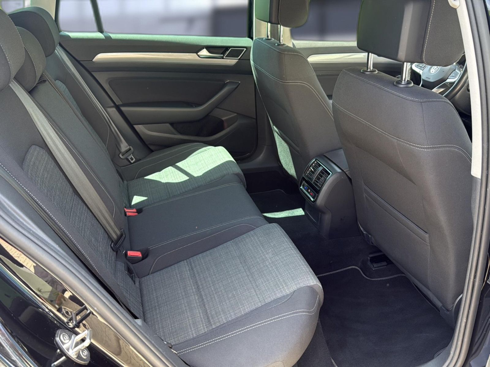 Fahrzeugabbildung Volkswagen Passat Variant Business