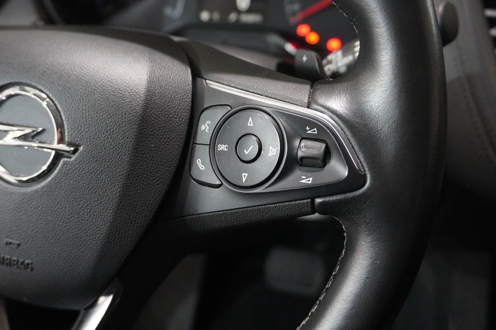 Fahrzeugabbildung Opel Grandland (X) 1.6 ELEGANCE HYBRID NAVI/SH/KAMERA