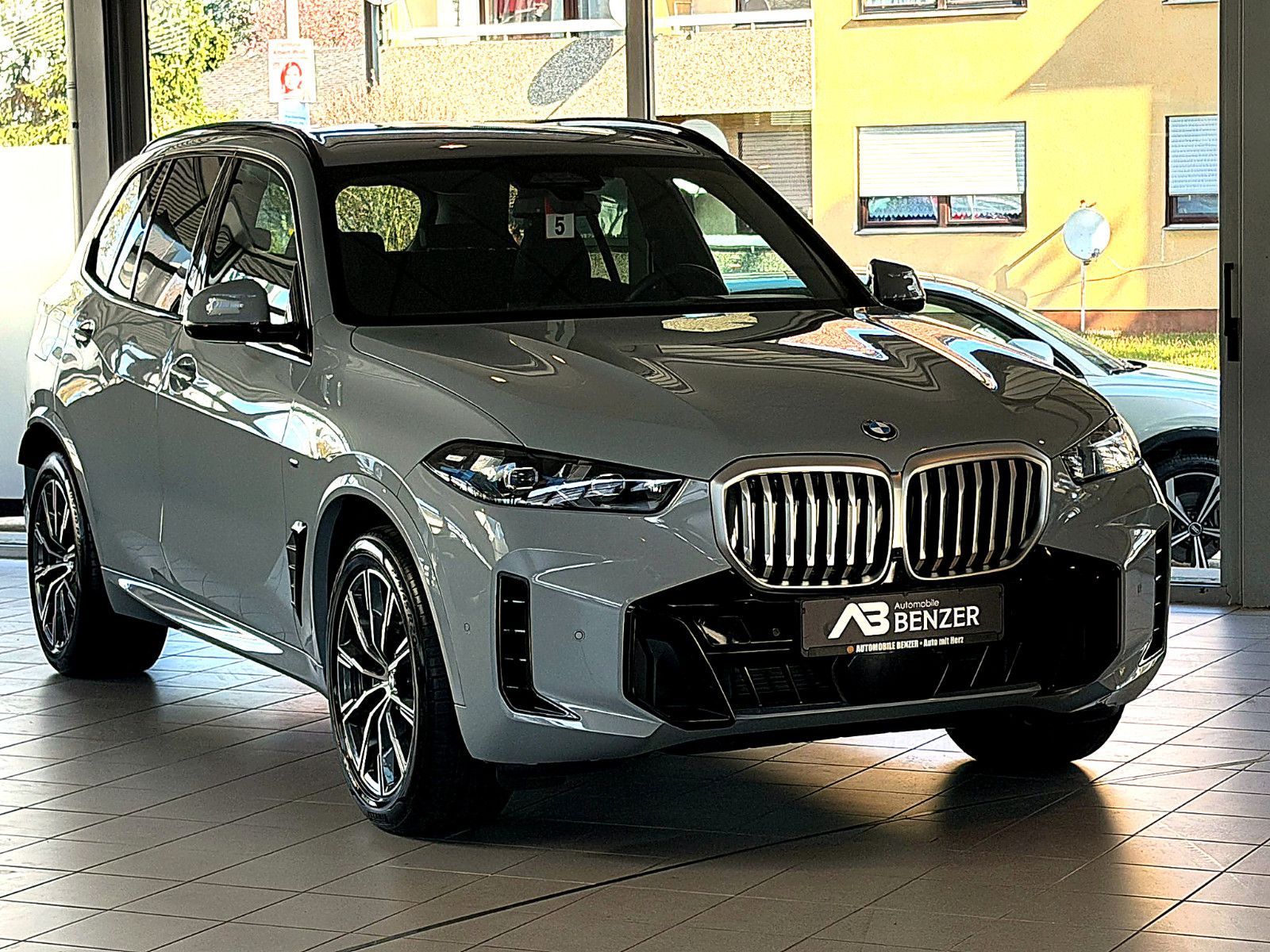Fahrzeugabbildung BMW X5 30 d xDrive M Sport/HEAD-UP/360°/SOUND/AMBIEN