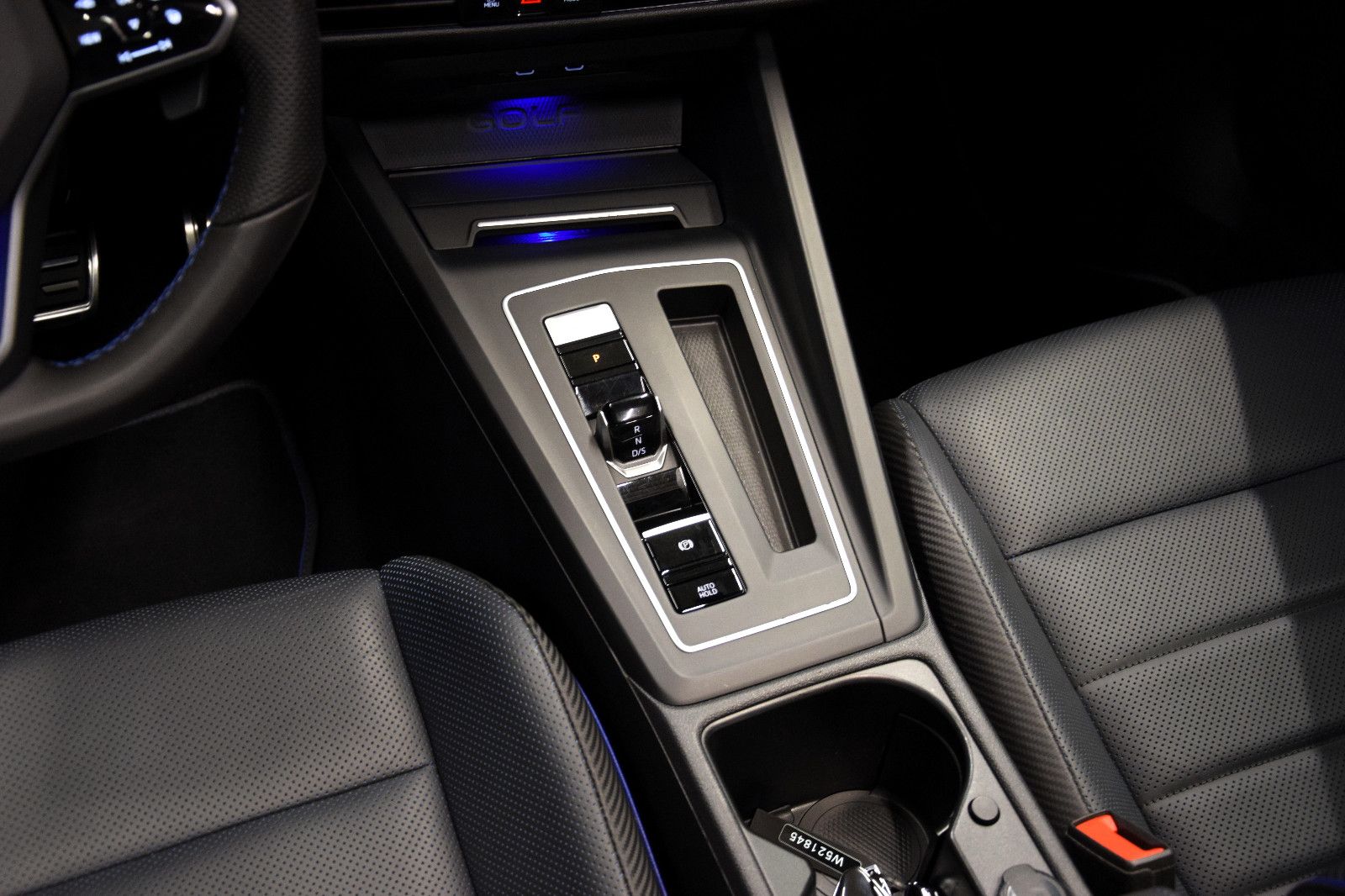 Fahrzeugabbildung Volkswagen Golf VIII Variant R 4Motion Pano ACC Sitzbel.