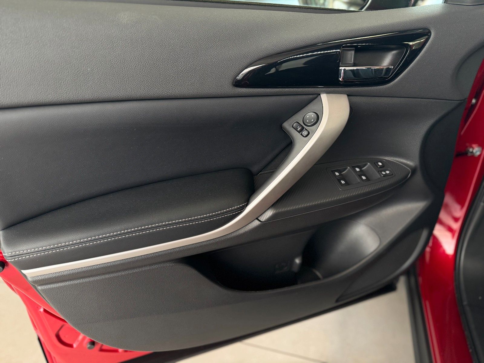 Fahrzeugabbildung Mitsubishi Eclipse Cross 2.4 PHEV Select Black 4WD "AHK"