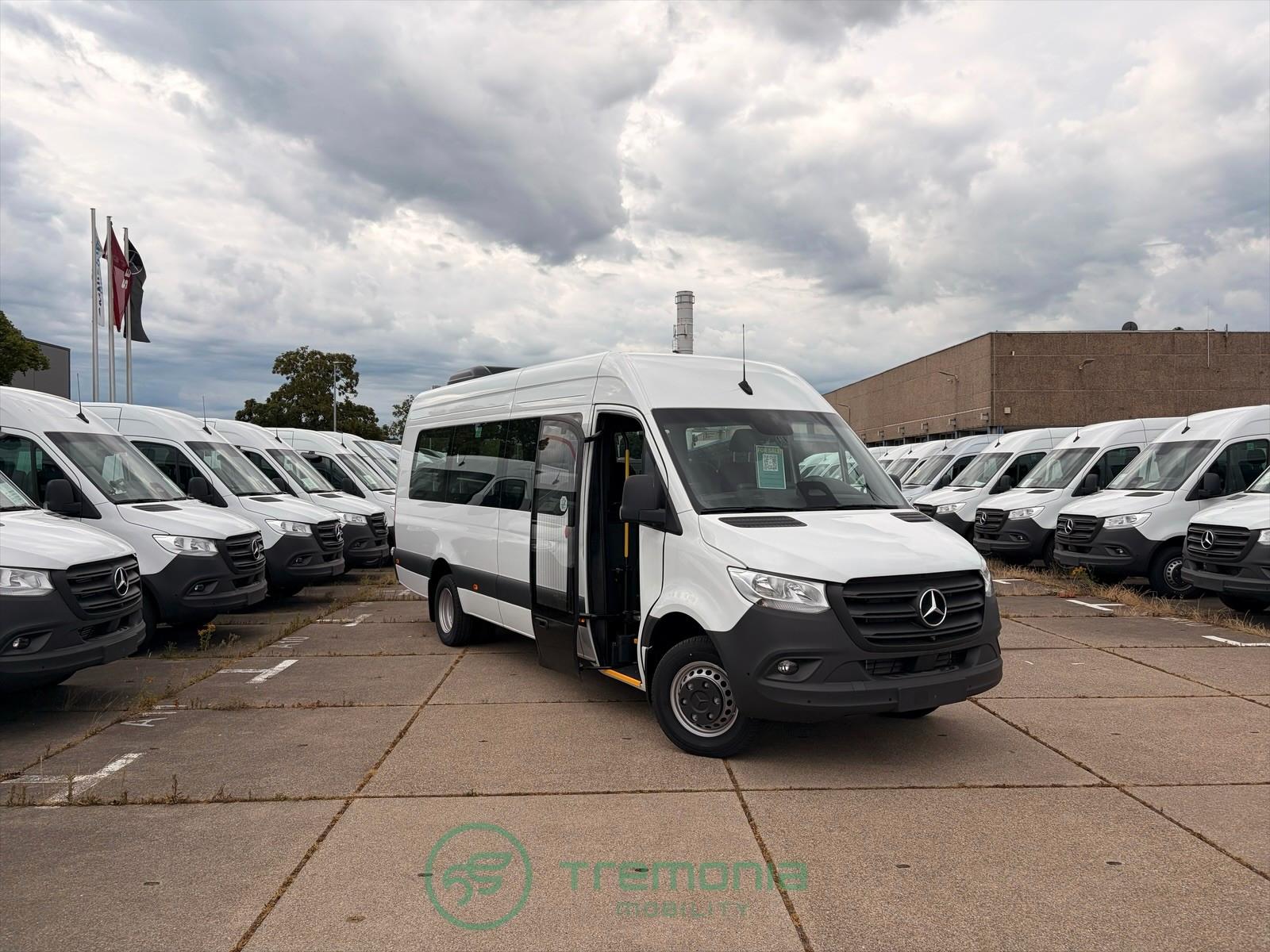 Mercedes-Benz Tremonia Sprinter Transfer 45|18+1|AST|Kühlschr.