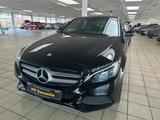 Mercedes-Benz C 350 E/AVANTGARE/HEAD-UP/LED/LEDER/BURMESTER/ - mit Hybrid-Antrieb: Schwarz, Head-Up Display