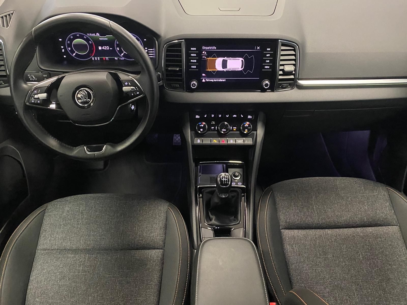 Fahrzeugabbildung SKODA Karoq 1.5 TSI +APP+KLIMA+ACC+RFK+PDC+NAVI+SITZHE