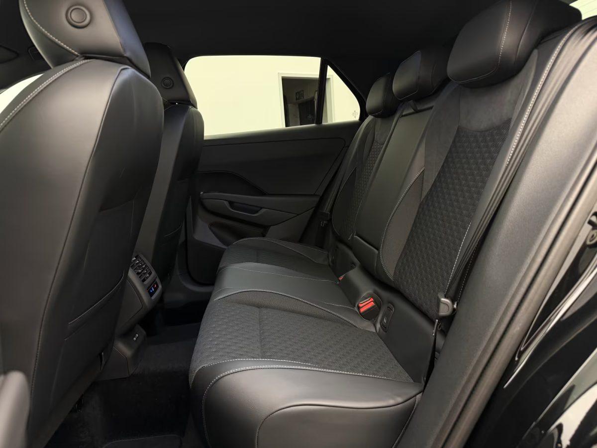 Volkswagen T-Roc 1.5 eTSI DSG R-Line +BLACK-STYLE+CAM+AHK+