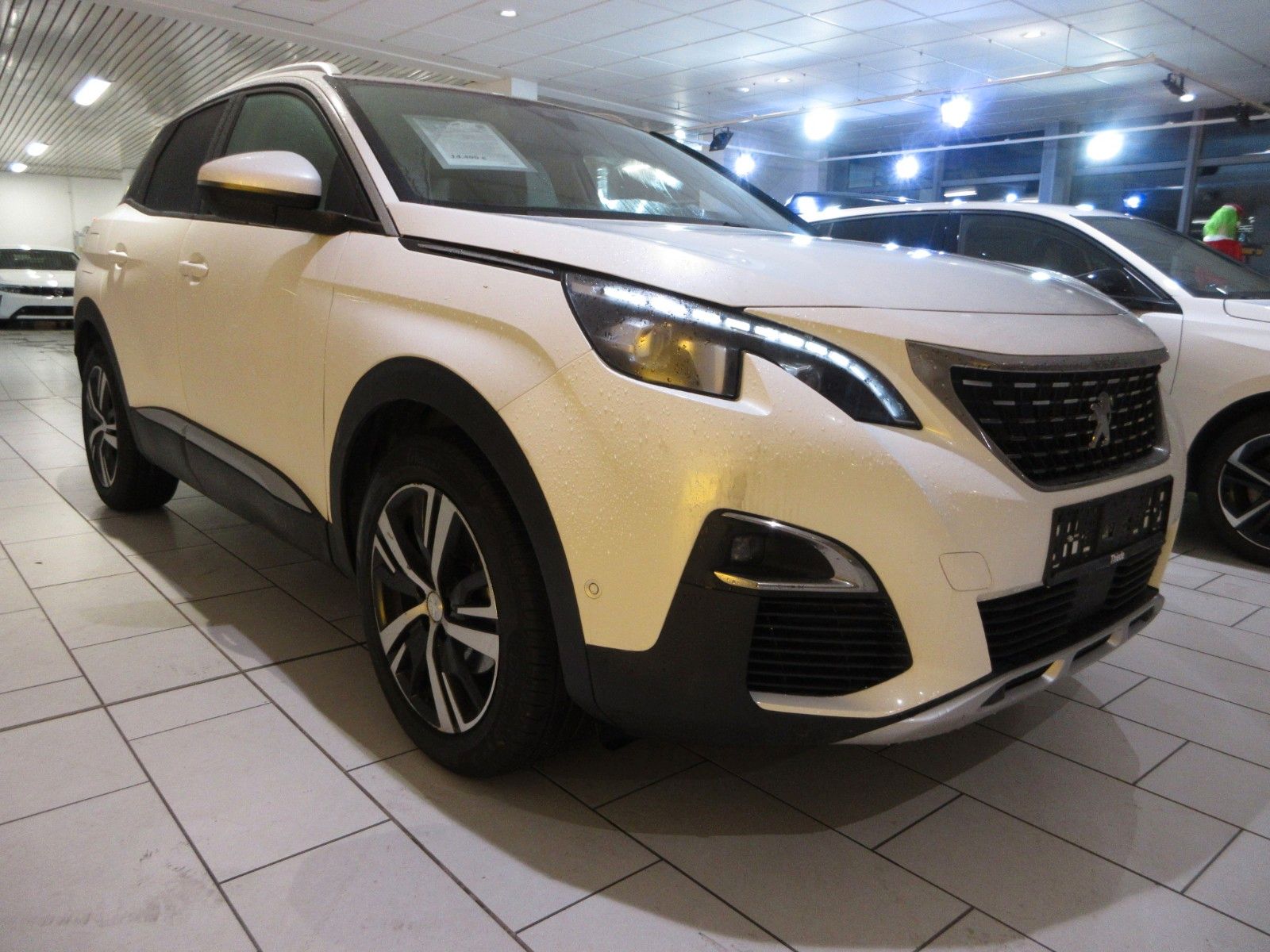 Fahrzeugabbildung Peugeot 3008 Allure 1.2T LED/NAVI/PDC/R´CAM/KEYLESS