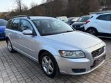Volvo V50 T5 AWD Momentum*Navi*Shzg*Allrad* - silberne Volvo V50