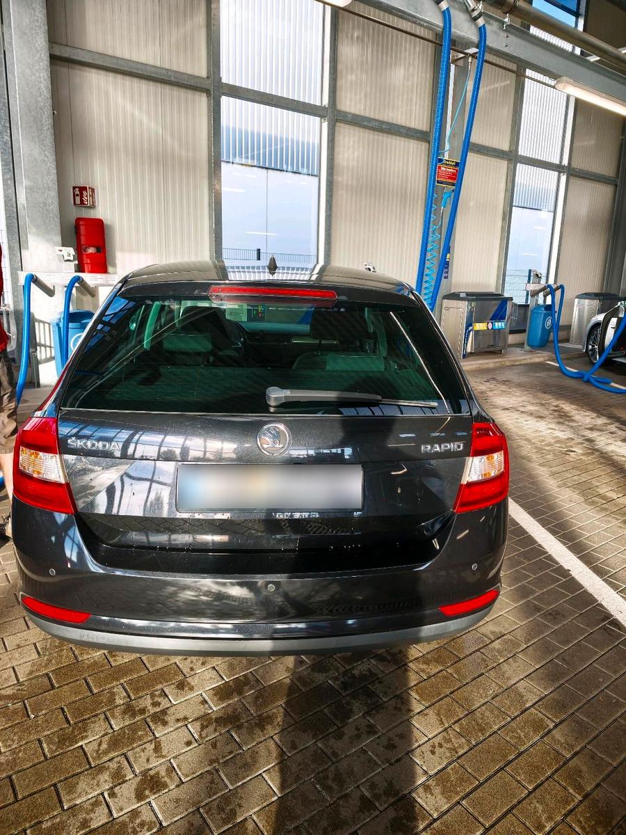 Skoda Rapid 2014 — rear view