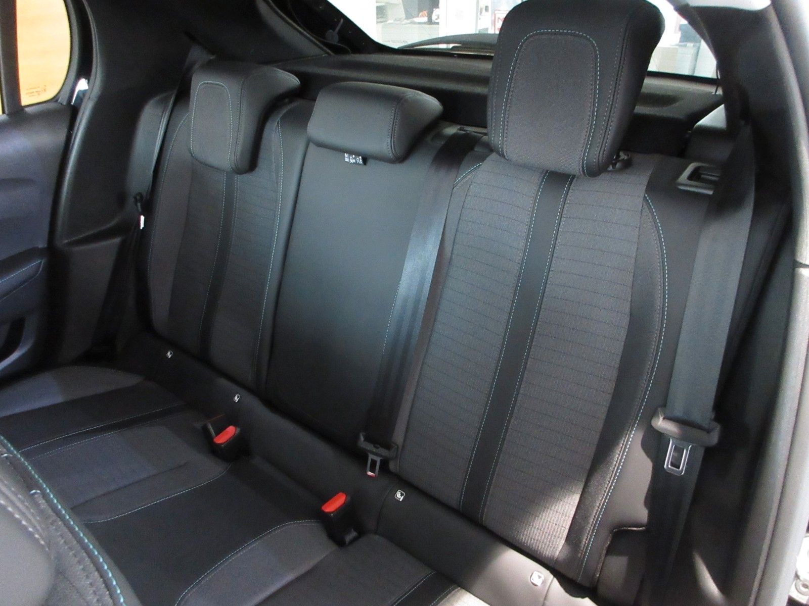 Fahrzeugabbildung Peugeot 208 Allure 1.2T LED/NAVI/PDC/R´CAM/VIRTUAL/TEMPO