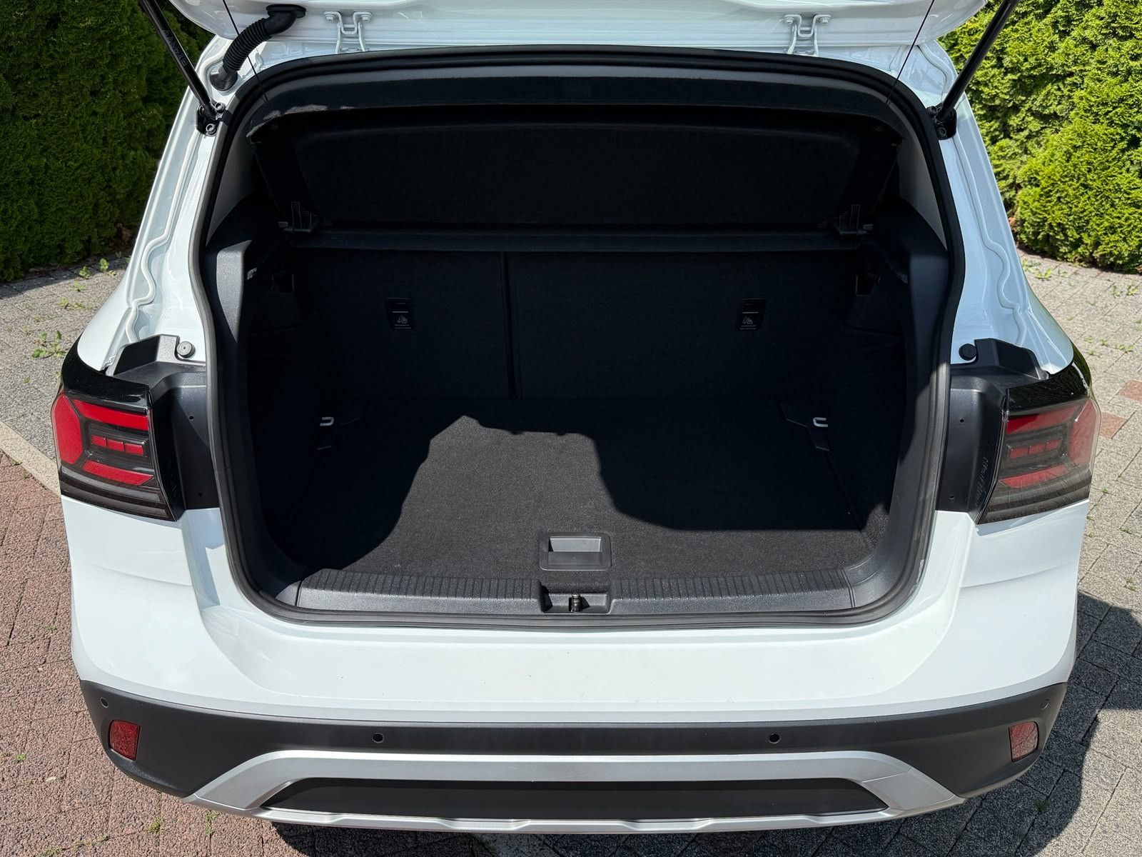 Fahrzeugabbildung Volkswagen T-Cross 1.0 TSI DSG Life LED+KAM+ACC+CARPL+SHZ+