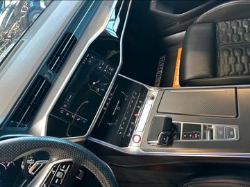 Audi RS6 4.0 TFSI tiptr. quattro *HUD*PANO*MATRIX*
