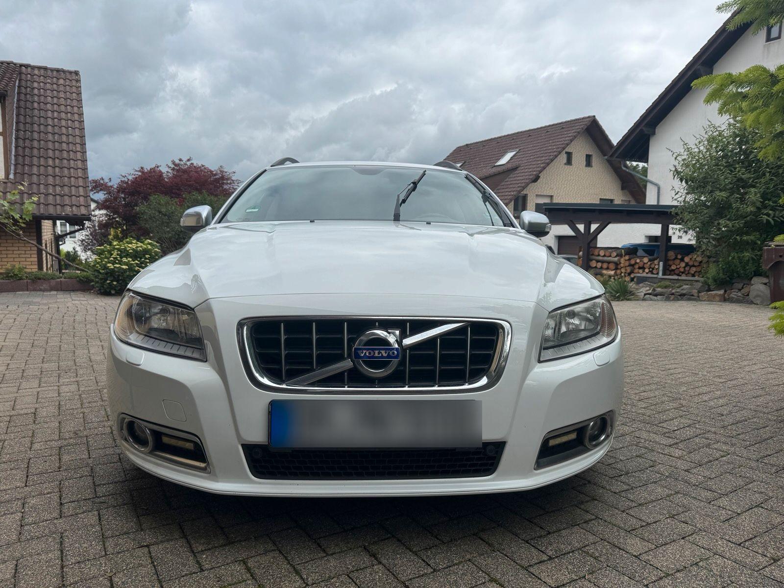 Volvo V70 2010 — engine 205 HP (151kW)