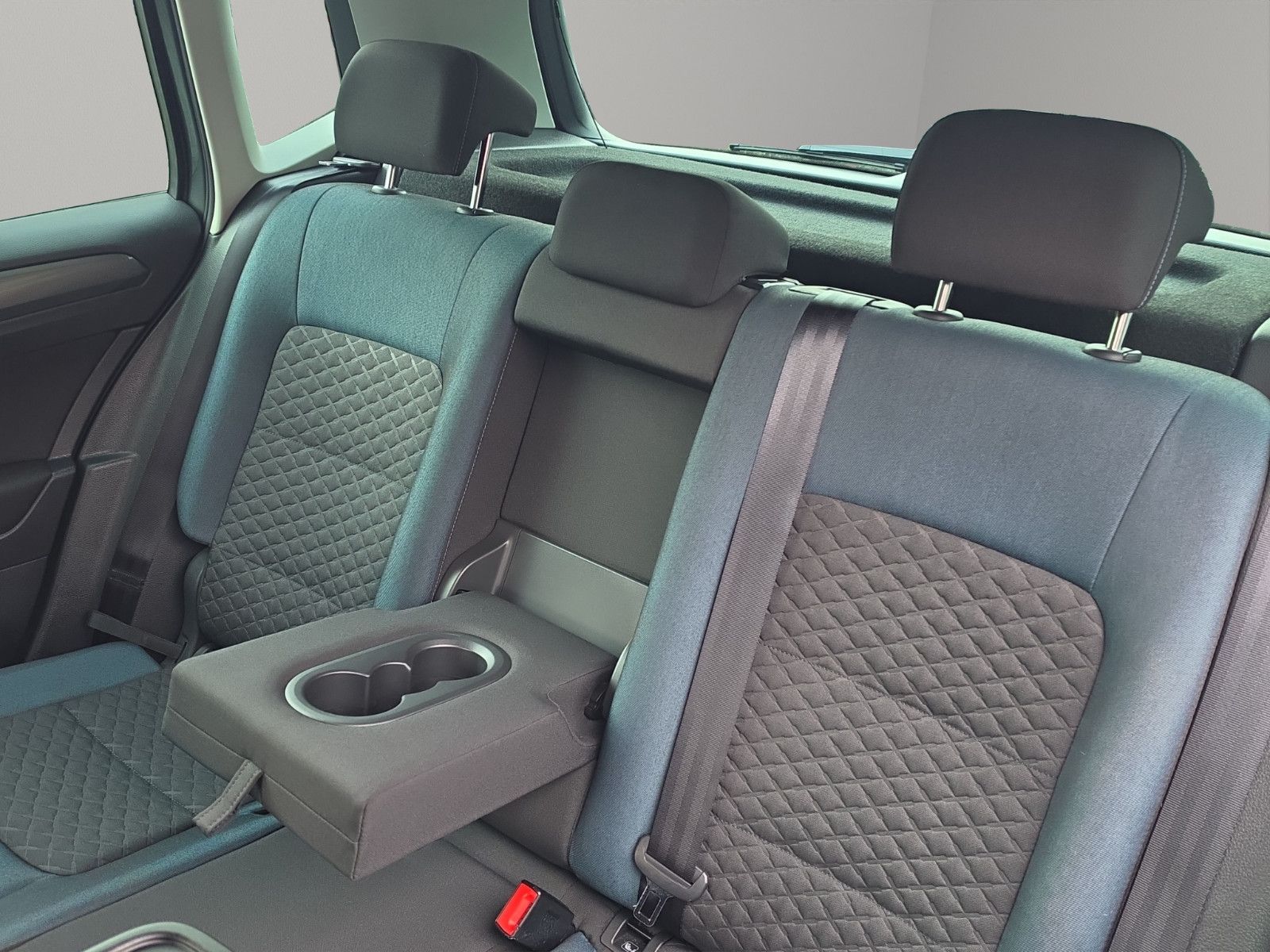 Fahrzeugabbildung Volkswagen Golf Sportsvan VII IQ.DRIVE AHK NAVI SHZ