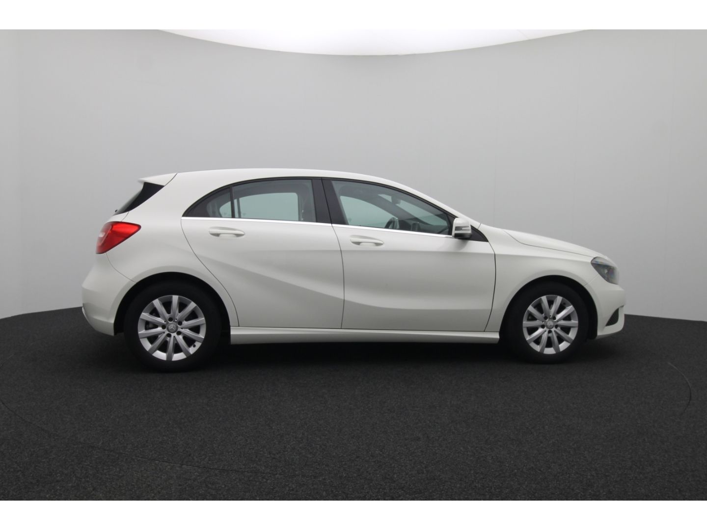 Fahrzeugabbildung Mercedes-Benz A 180 BlueEfficiency Kamera SHZ Teilleder