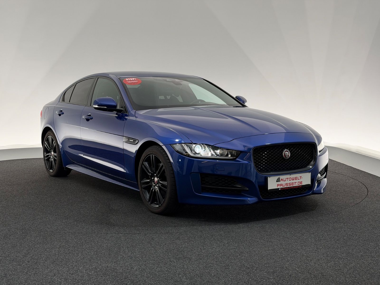 Gebrauchtwagen Jaguar XE XE 20d*R SPORT*BLACK PACK-XENON-R.KAM-ACC-SHZ-18 in Künzell