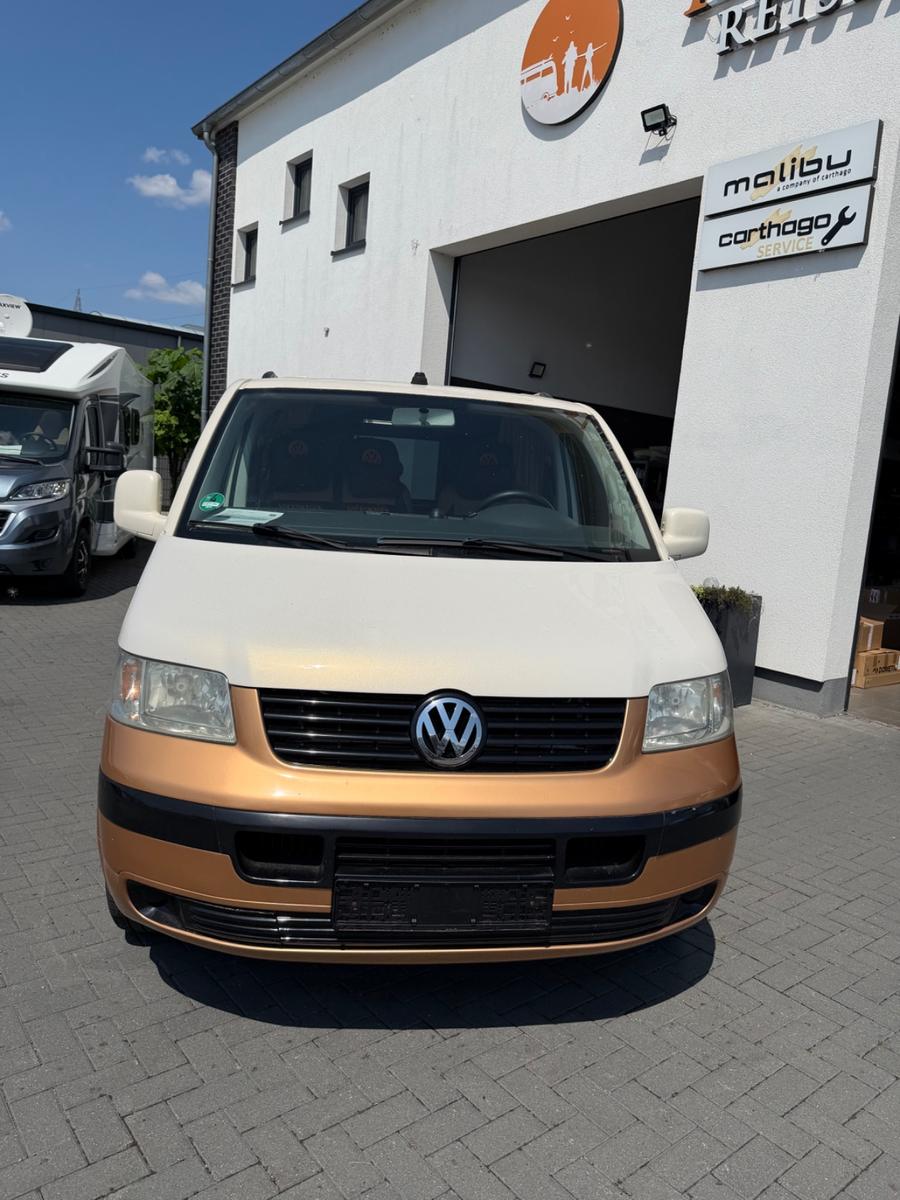 Volkswagen T5 Spezialumbau mit Bett, Solaranlage etc.
