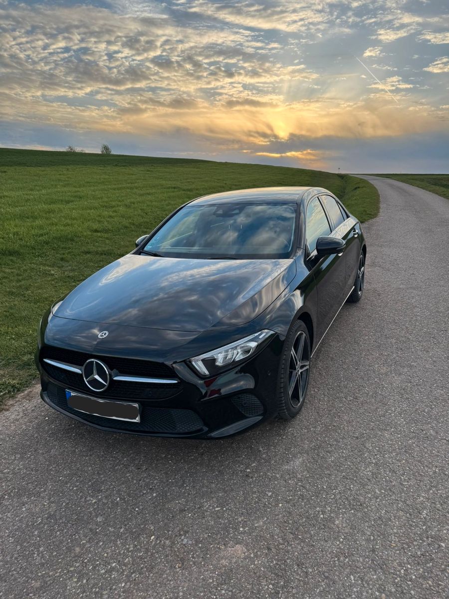 MERCEDES-BENZ A 200 4MATIC DCT -