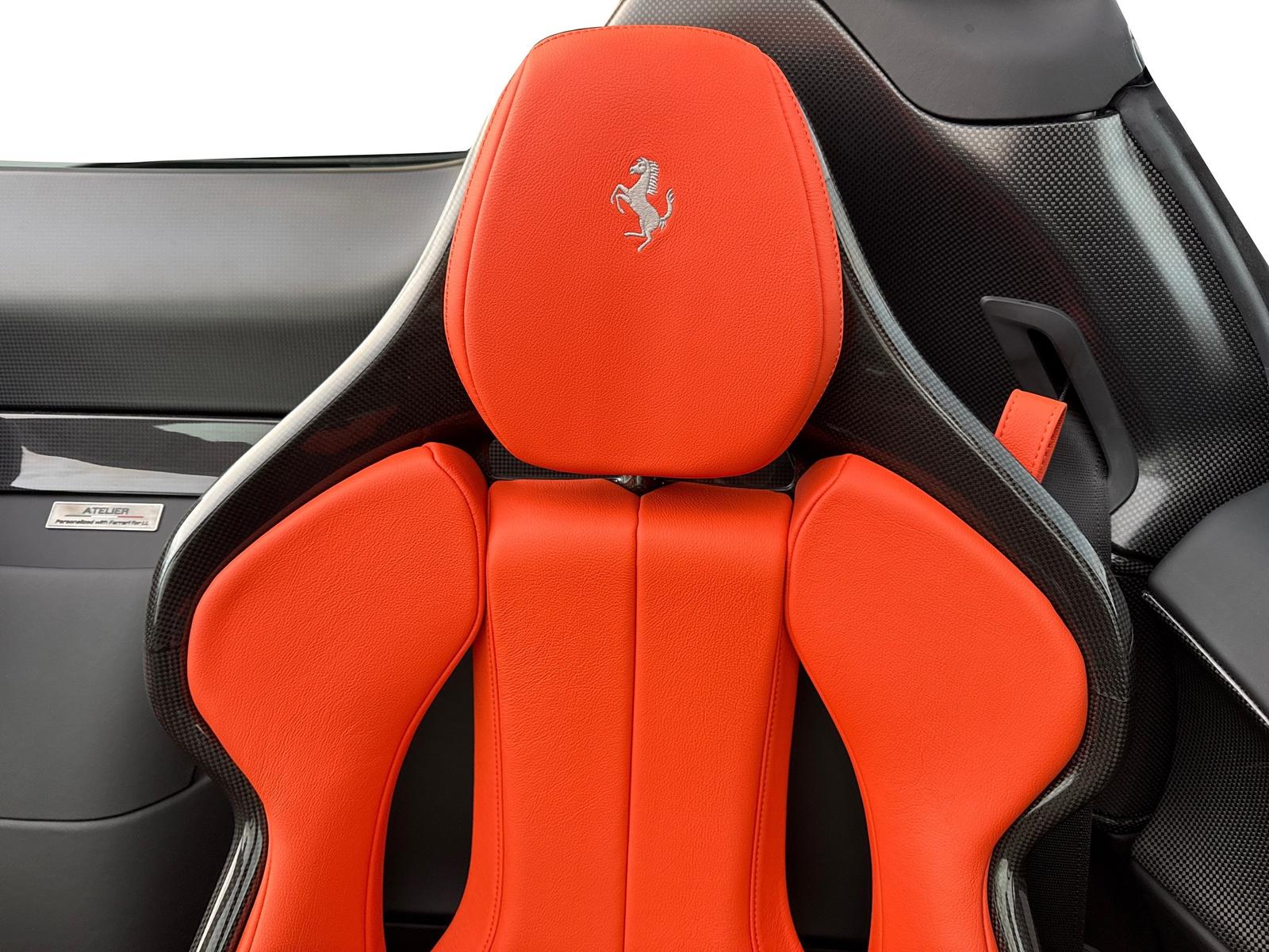Ferrari SF90 Spider *Embleme*Navi*PDC*Klima*Leder*