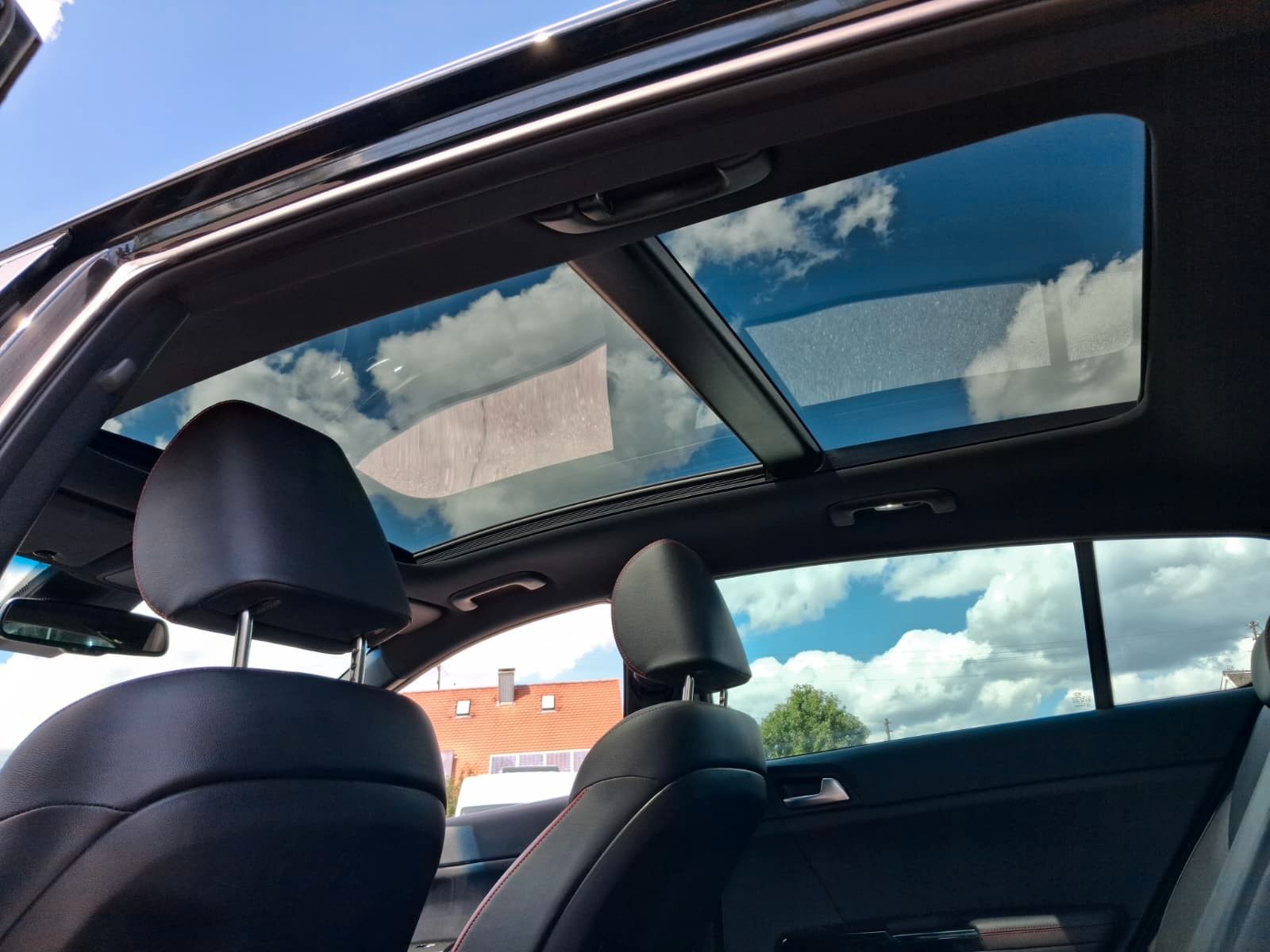 Fahrzeugabbildung Kia Sportage GT-Line 4WD Pano Leder uvm. 48V