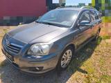 Toyota Avensis Combi Executive 2,2-l-D-CAT Executive - Toyota Avensis aus 2006: Combi
