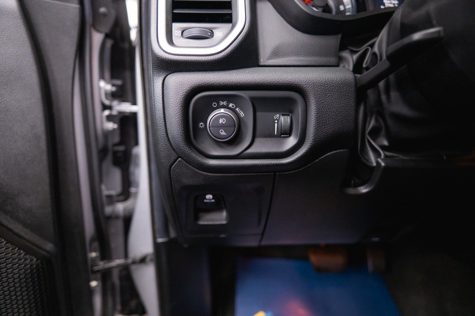 Fahrzeugabbildung Dodge RAM 5.7 V8 HEMI 4x4 OFFROAD Bodylift LONGBED LED