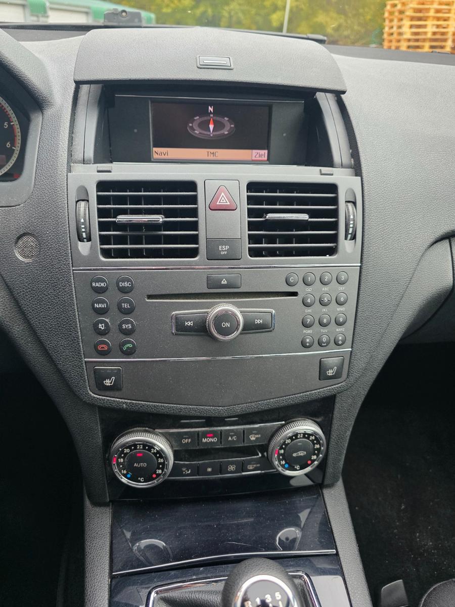 Mercedes-Benz C200 2010 — photo 12