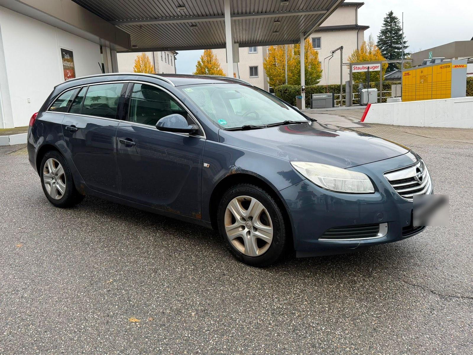 Opel Insignia 2009 — салон