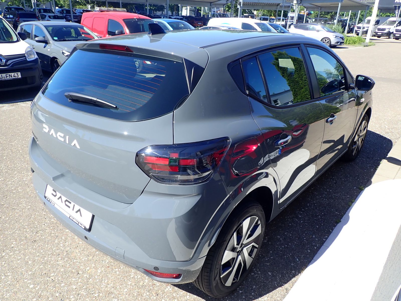 Fahrzeugabbildung Dacia Sandero Expression TCe 100