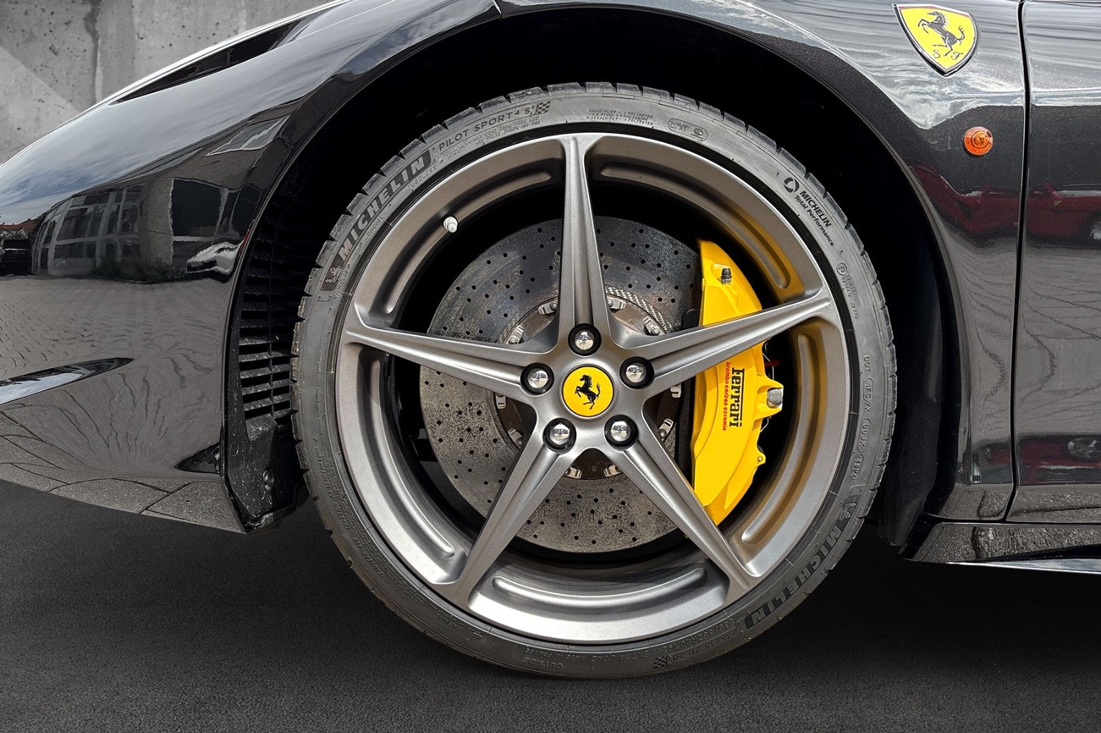 Fahrzeugabbildung Ferrari 458 Italia*LED*Carbon*iPod*TOP