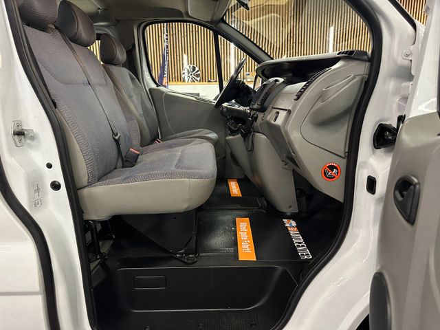 Renault Trafic Combi L1H1 2,7t  verglast*9- Sitzer*AHK*