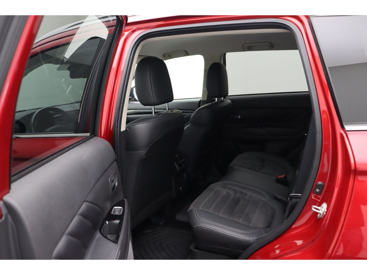 Fahrzeugabbildung Mitsubishi Plug-in Hybrid Outlander PHEV 2.4 Plus 4WD ACC,