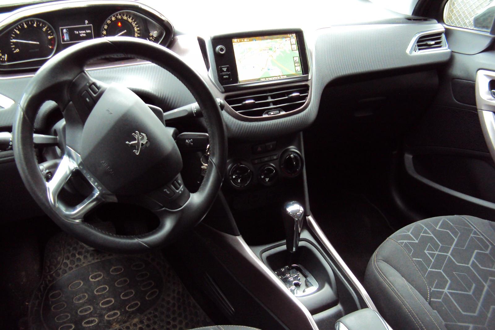 Peugeot 2008 Active-AUTOMATIK-NAVI-KLIMA--79000KM