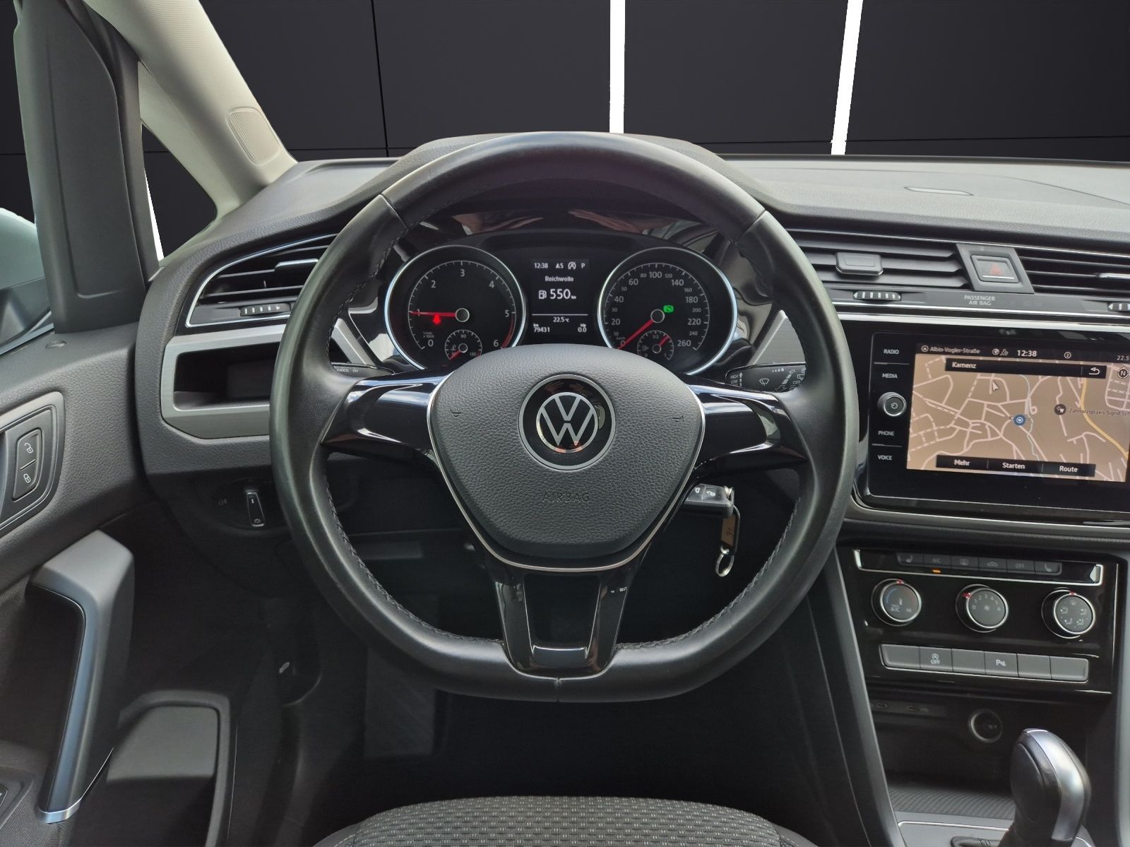 Fahrzeugabbildung Volkswagen Touran TDI Comfortline DSG AHK Navi PDC SH LM