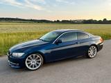 BMW 330i Coupé - - BMW 330 mit Benzin-Antrieb: Coupe