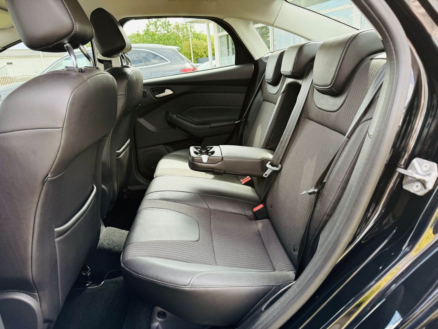 Fahrzeugabbildung Ford Focus 2,0 TDCi, TITANIUM, Automatik, Klima, PTS,