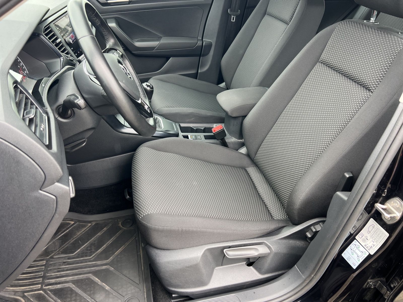 Fahrzeugabbildung Volkswagen T-Roc TDI Basis Navi SHZ SHZ Klima