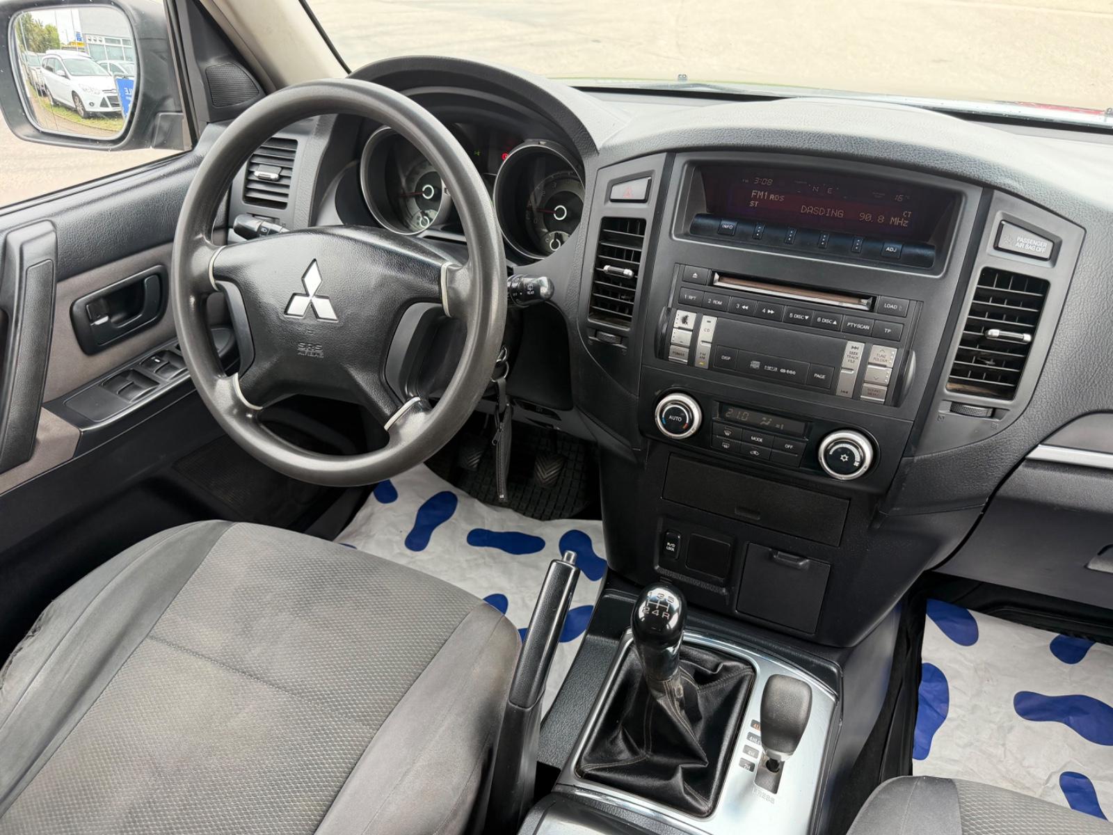 MITSUBISHI PAJERO 3.2 DI-D 160CH - INVITE - BVM - ATTELAGE - CT NEUF - HISTORIQUE ENTRETIEN COMPLET - 1ERE MAIN