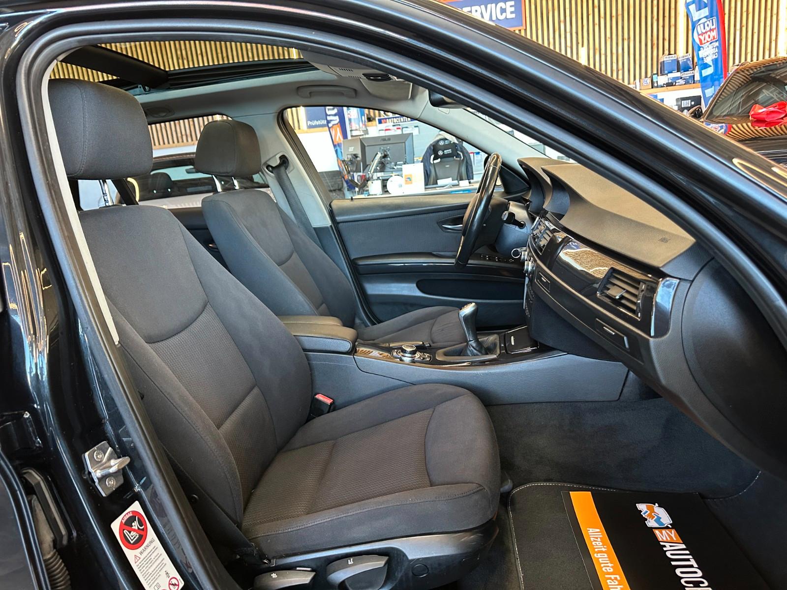 BMW 320 2011 — photo 42
