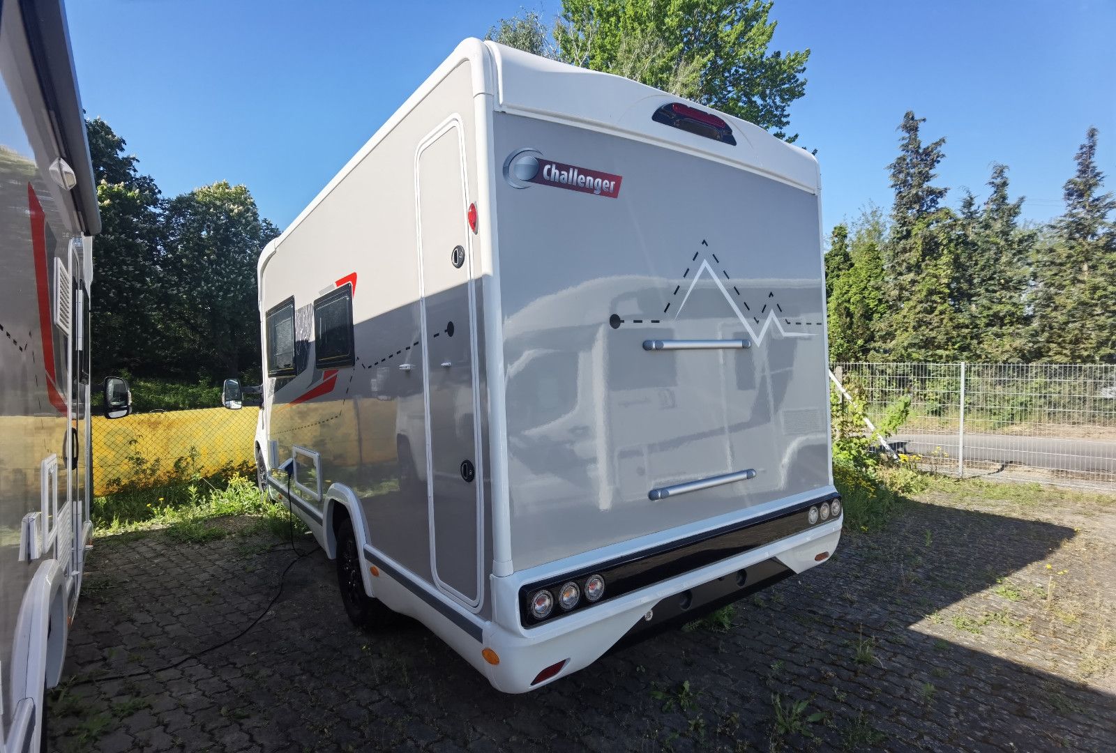 Fahrzeugabbildung Challenger 260 Graphite Ultimate