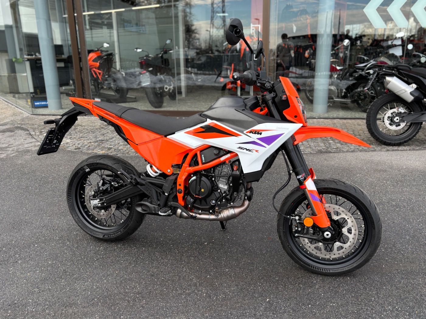 Fahrzeugabbildung KTM 390 SMC R 2026 Quickshifter+ inclusive