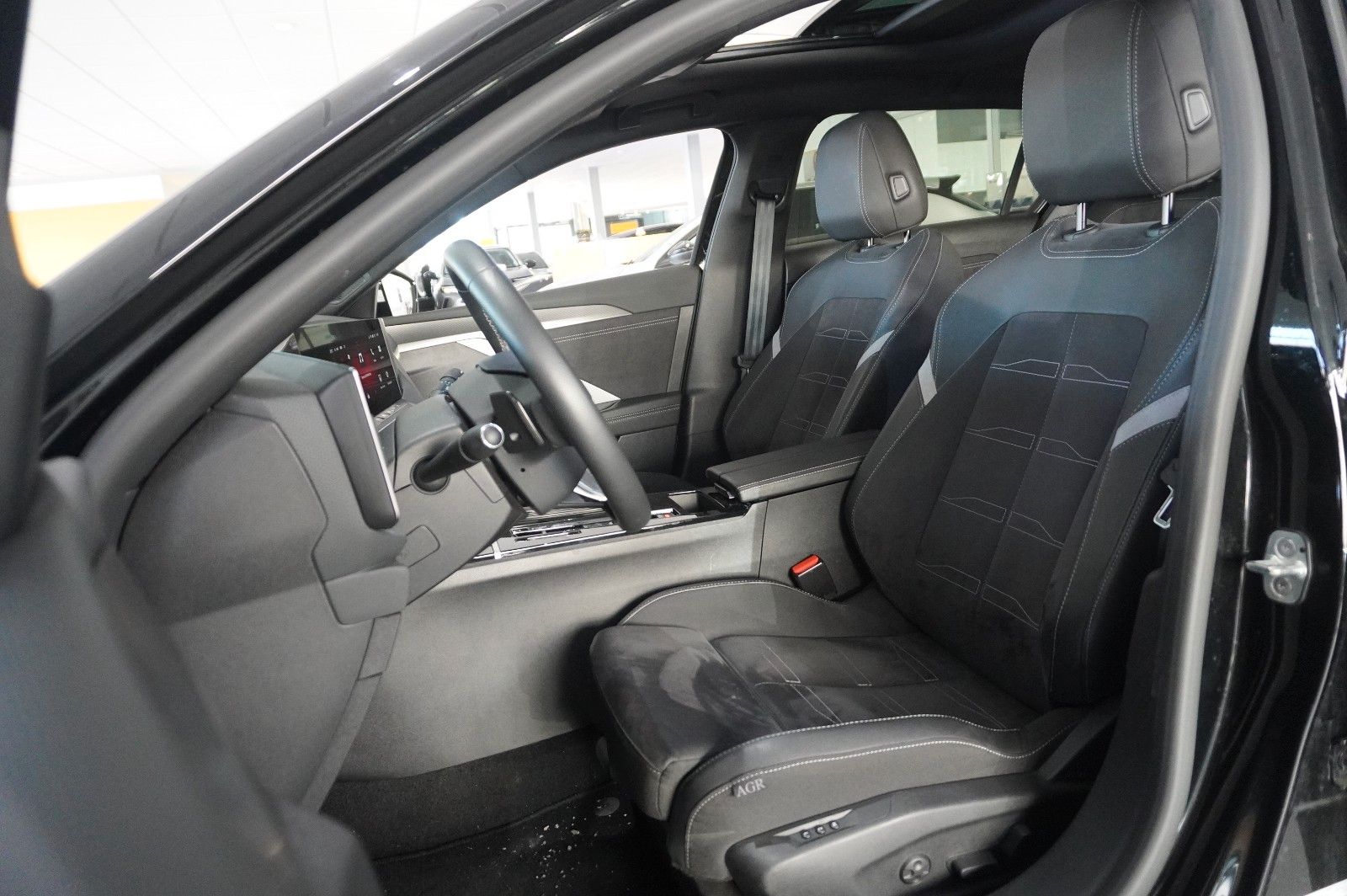 Fahrzeugabbildung Opel Astra L ST 1.2T ULTIMATE NAVI/LED/360° /PANO./SH