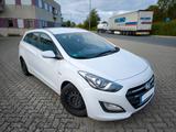 Hyundai i30 blue 1.6 GDI Trend, Sehr gepflegt & sparsam - Hyundai i30 mit Benzin-Antrieb: Kombi, 1.6